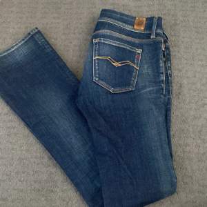 Snygga jeans som blivit för små