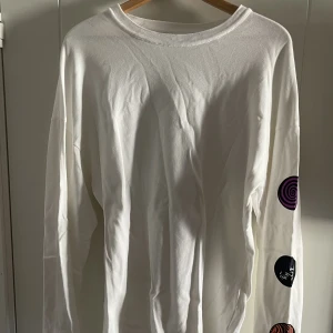 Zara tröja - Säljer min zara tröja då jag inte använder den. Har haft på mig den typ 2 gånger. 