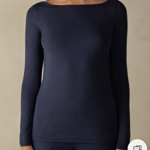 Intimissimi tröja - Marinblå intimissimitröja. Aldrig använd, strl s😌 köpt för 450kr