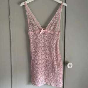 Rosa gullig mesh klänning som är perfekt för att styla! Storlek S/M! Använd köp nu funktionen💋
