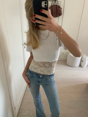 Bandeautopp  - Såå fin bandeautopp i spets som är sjukt snygg att ha under till exempel en kort t-shirt 🥰💕