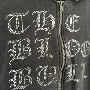 Hoodie - Rinestonehoodie köpt här på Plick men den passade tyvärr inte. Unisex size i storlek S, jättefin och bekväm. Priset går att diskutera☺️