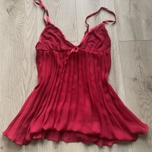 Debenhams linne - Super fint rött linne!