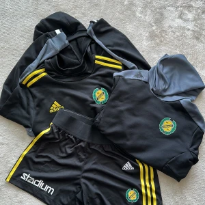 Sävehof  - Två tröjor.  1st 13-14år, 1st 11-12år. Shorts xs