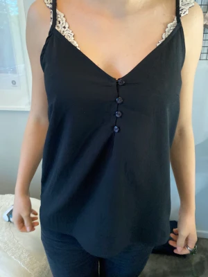 Linne  - Fin linne inte använd bara några gånger väldigt fin till allt köpte för 250 kr o h säljer för 150