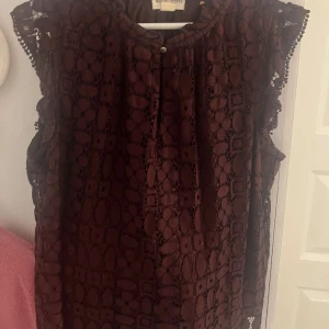 Hollister blus  - Söt blus från hollister, köpt second hand men jag har aldrig använt den. 