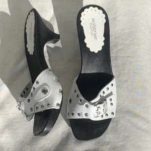 Vita klackskor - Helt nya & oanvända, de har dock varit undanlagda länge! 