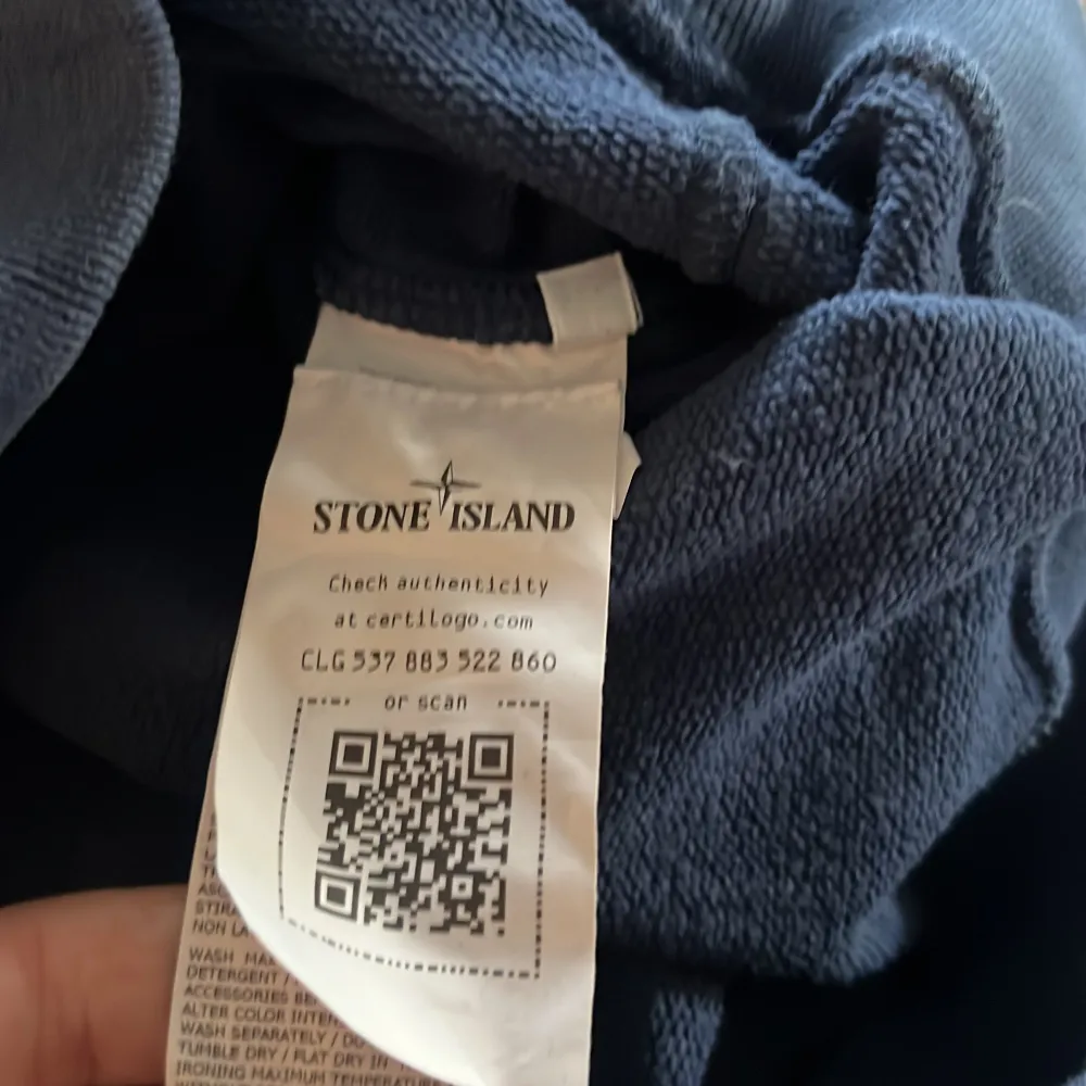 Fin Stone island tröja bara använd några gånger. Tröjor & Koftor.