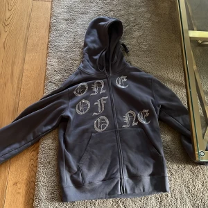 One of one tröja - Nästintill nyskick! Använd en gång