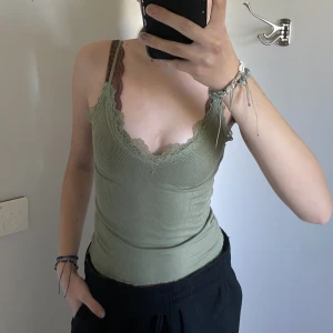 Grönt linne - Jättefin men används inte. Kan hämtas i Karlstad eller skickas mot fraktkostnad 