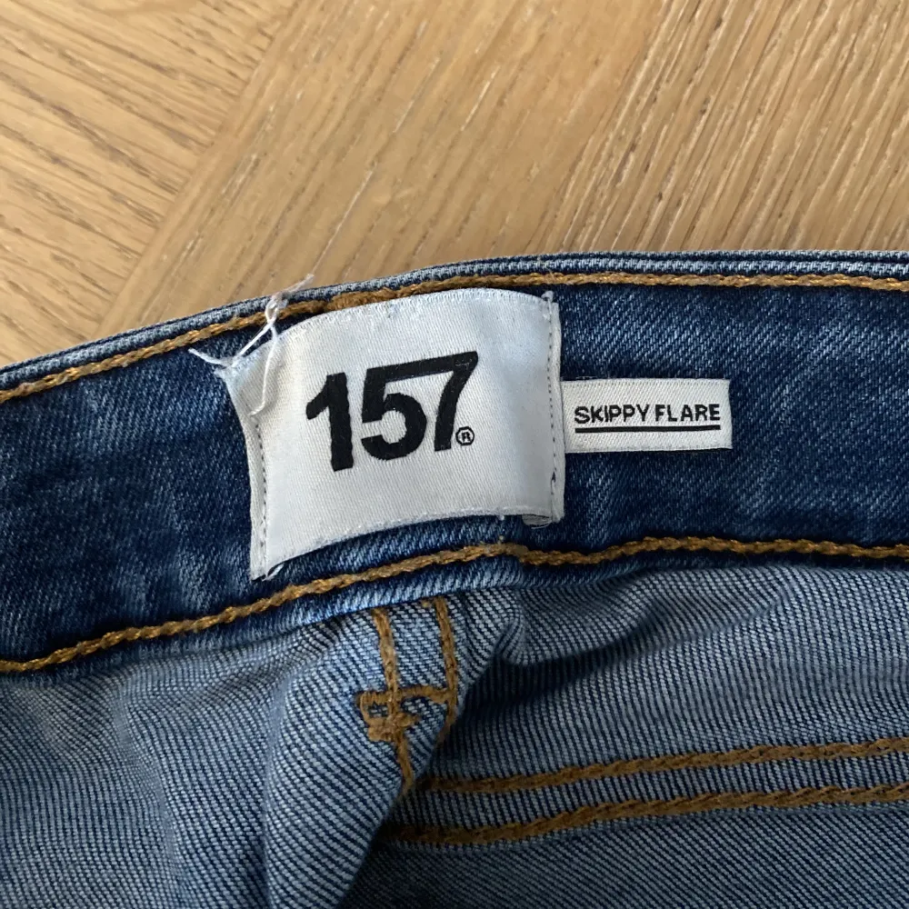 Nu säljer jag dom här fina jeansen från lager 157 pga att de har blivit för små💕Inga hål eller liknande. 100kr + frakt 🚚  !Tryck INTE på köp nu!. Jeans & Byxor.
