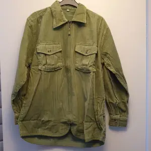 Oanvänd grön Manchester skjorta jacka med dragkedja stl 38/40