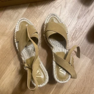 Klackar från zara - Sommarklackar från zara! Kan skicka fler bilder, använt dessa några gånger