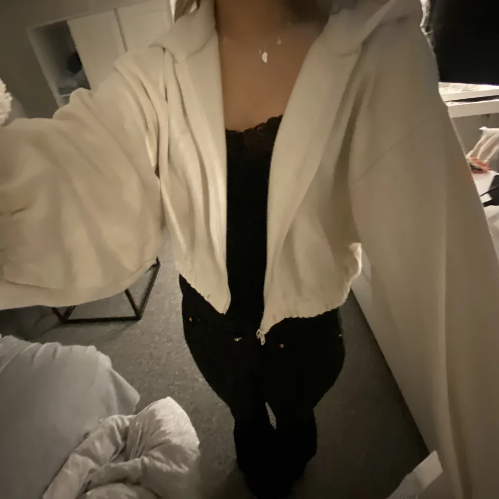 Fin tröja från hm!! As skön och använd 1 gång, storlek xs men passra på mig som har S. 250kr+frakt . Neuletakit & Villapaidat.