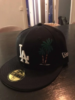 New era fitted cap  - Köpte fel storlek köpte den för 550kr vill helst att den ska hämtas upp.