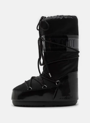 Svarta moonboots - Säljer mina fina moonboots i storlek 35-38 men passar mig som ibland har 39. De är använda men väl omhändertagna. Ny pris ligger på ungefär 2000kr. Skriv privat om fler bilder önskas!🥰⭐️