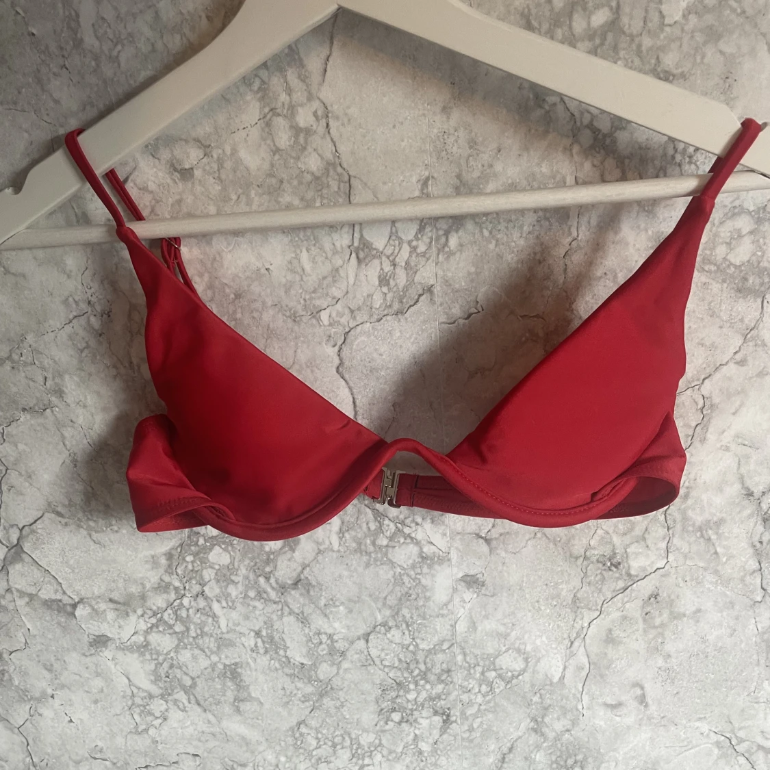 Röd bikiniöverdel  - 90