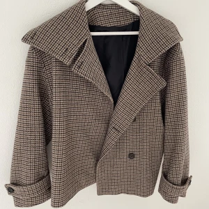 Arket kappa  - Arket kappa i storlek 34💗köptes förra vintern och knappt använd så bra skick💗 säljs inte längre💗