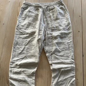 Zara linnebyxor - Zara linnebyxor i bra skick, använda få gånger.