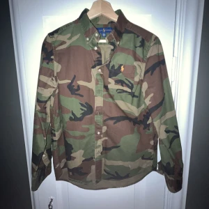 Ralph Lauren Skjorta - Ralph Lauren Skjorta // Skick: 10/10 // Aldrig använd // Skriv vid frågor 