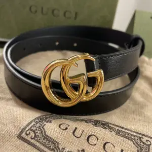 Använt bälte få tal gånger från Gucci. Ser helt nytt ut. 2 cm brett o 70cm långt. Inköpt på Gucci hemsida. (Nypris 4200kr)