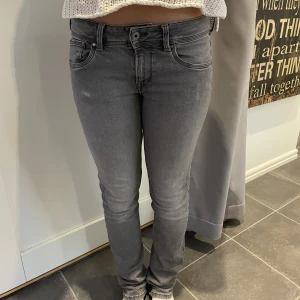 Pepe Jeans - Säljer dessa superfina jeans den Pepe! Dom har inte kommit till användning, de är helt oanvända💕