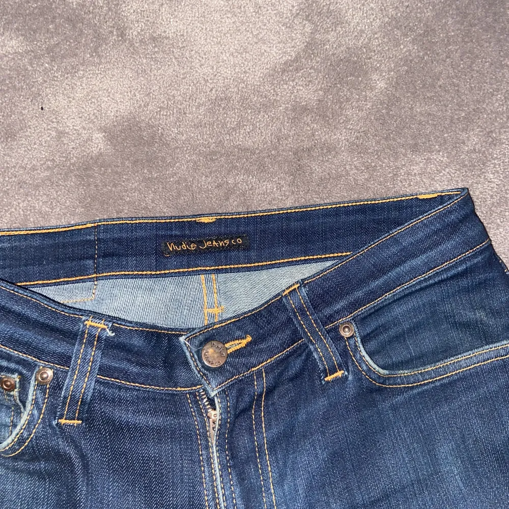 Nudie jeans | Skick: 9/10, | Storlek: 30/30  | Nypris: 1600 | Vårt Pris: 549 | Fraktar via postnord eller instabox på köparens bekostnad | Hör av dig vid minsta fråga eller fundering. Jeans & Byxor.