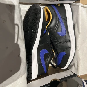 Jordan 1 dark concord - Helt ny! Storlek 42 Marknadsvärde 2,3k Pris 1,5k