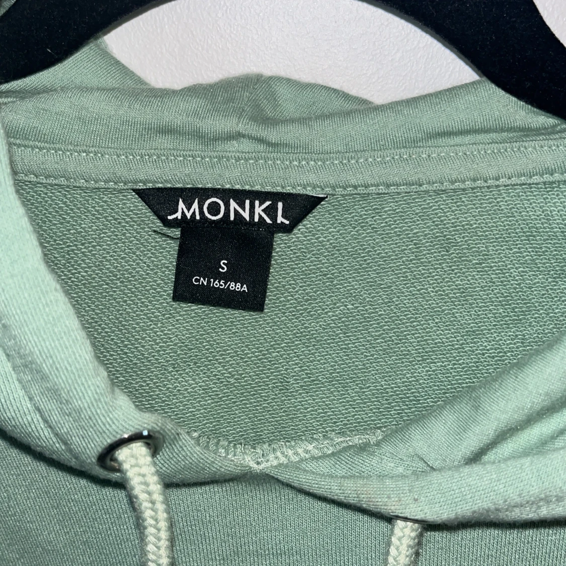 Grön hoodie från monki - 91