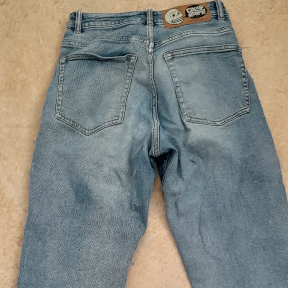Ett par cheap monday jeans i mom jeans modell. Jeans & Byxor.