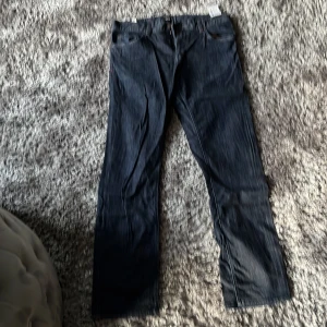 Hugo Boss Jeans - Mörkblå. Superskick. 