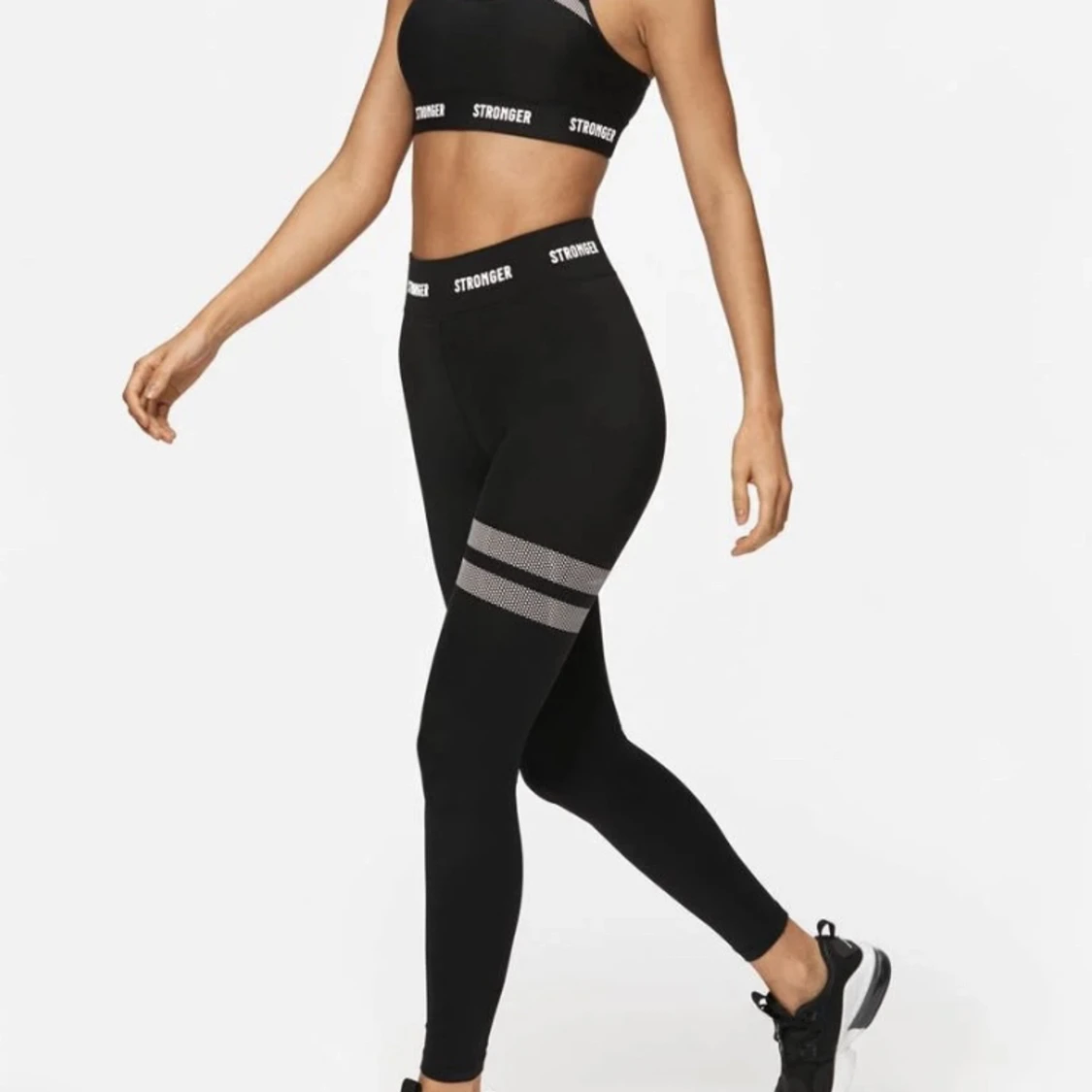 Svarta stronger tights