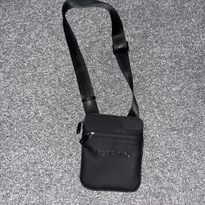 Valentino väska - Valentino väska i ny skick. Knappt använd 