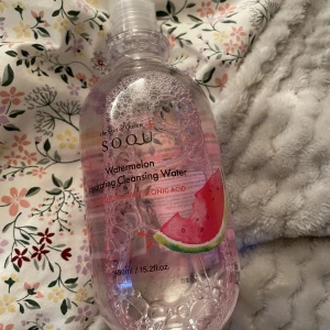 Ansiktsvatten/toner - Helt nytt och oöppnad. Köpt men inte kommit till användning, 70kr nypris ! Med doft av vattenmelon