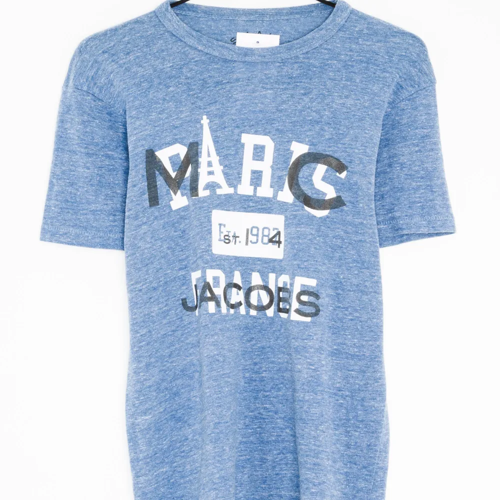 Blå Marc Jacobs T-shirt i storlek S. Bra skick!. T-shirts.