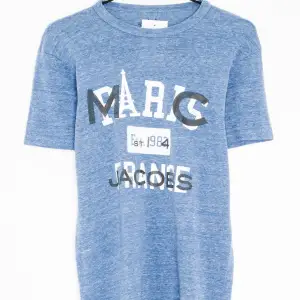 Blå Marc Jacobs T-shirt i storlek S. Bra skick!