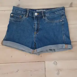 Blåa jeans shorts från Cubus i storlek 158. Bra skick. Typ aldrig använda!💗🌴