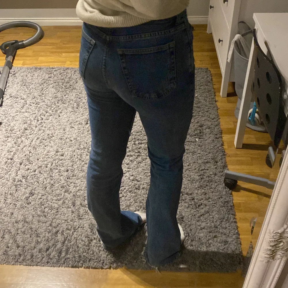 Bootcut jeans från bikbok! Fint skick❤️. Jeans & Byxor.