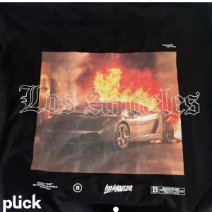 T-shirt med tryck - (Tryck inte på köp nu) lägger upp igen då jag försöker få sålt på mycket snabbt, kolla gärna min profil❤️