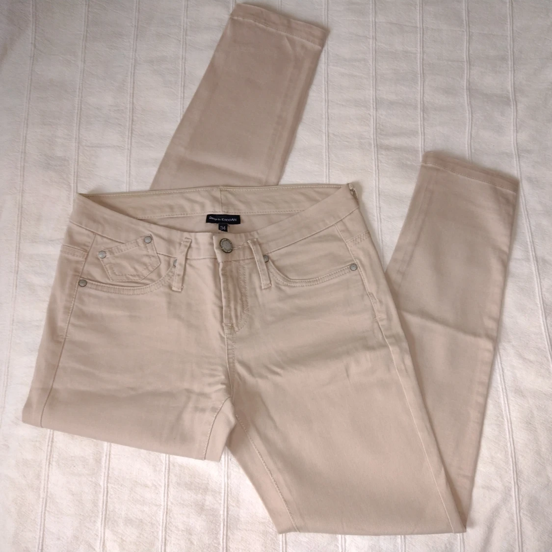 Beige stretchjeans/byxor med stretch, ankelmodell, storlek 34 - 91