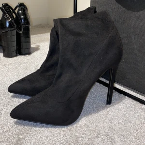 Klackskor strumpa - Helt nya klackar från boohoo, aldrig använda då de inte var min stil