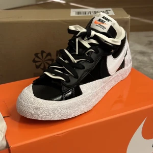 Nike x Sacai blazer low/låga  - Helt oanvända Nike x Sacai blazer low. Helt nya i låda. Storlek 39