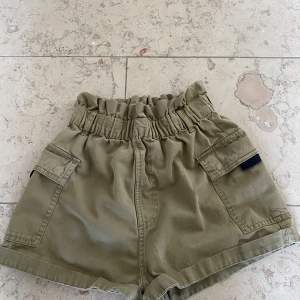 Army green H&M shorts. In good condition (no tears, they just don’t fit me anymore). High waisted. 