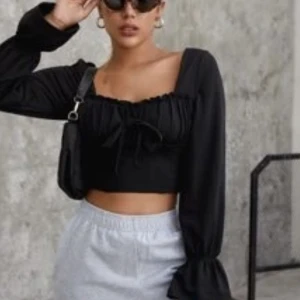 Topp - Fin topp från shein. Aldrig använd då jag inte tyckte att den passade mig. Xs men passar S också<3