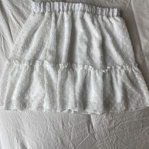 Vit kjol från SHEIN. Storlek S, aldrig använt
