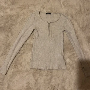 Tröja  - I jätte bra skick använd typ tre gånger 