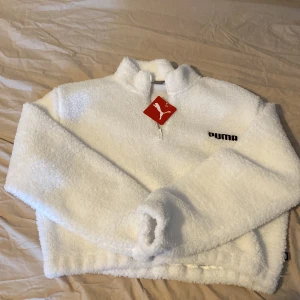 Puma Sherpa Half Zip - Hej! Säljer Puma magtröja oanvänd och i helt nytt skick, kan mötas och fraktas ( köparen står för frakt!) endast Swish eller kontanter☺️