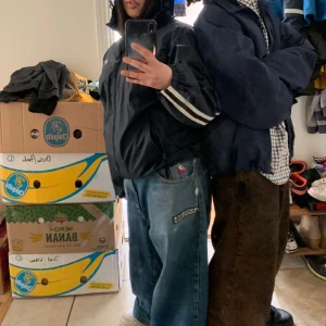 Helly hansen jacka - Säljer min helly hansen jacka som är fet och i bra skick! Passar både tjejer & killar mm. Kom gärna privat för mer detaljer om önskas 😊   BUDA INTE OM DU INTE VILL HA DEN! 