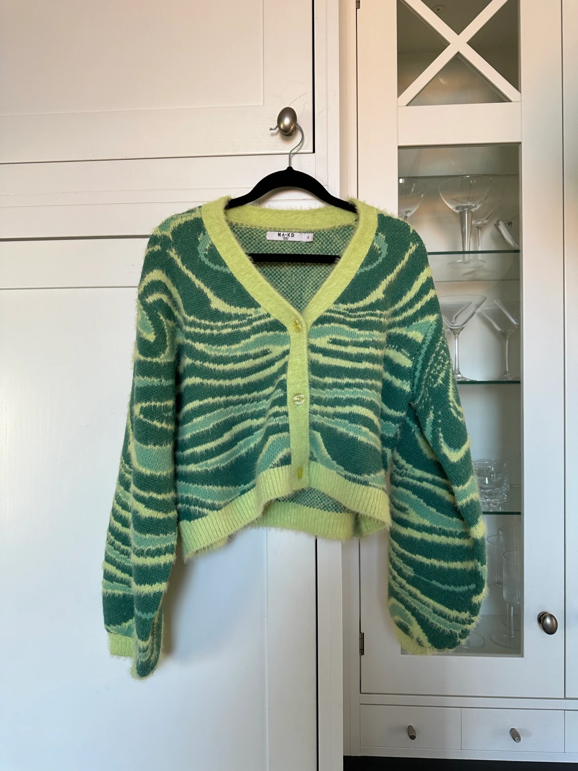 Fluffig grön kofta NA-KD,