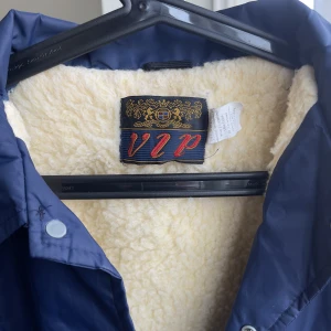 Fodrad baseball-jacka - Fin fodrad retro jacka från VIP i bra skick. Storlek XL